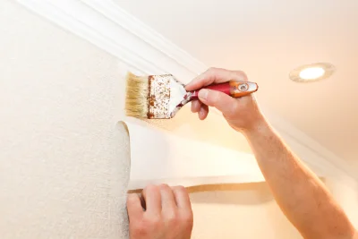 Pose de papier peint à Sorio — revêtements muraux et toiles de verre